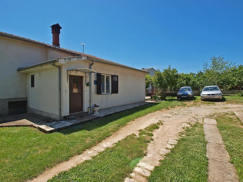 Apartment Ljerka 1095 Pula 0*,  Hırvatistan